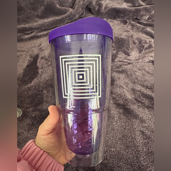 LULAROE Tumbler with lid - Picture 1 of 2